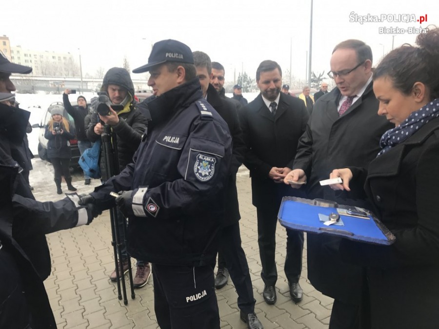 Dwieście koni z turbodoładowaniem. „Radiowozy świetnie wyposażone” - foto