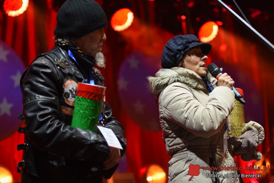 Wielkie tłumy na starówce. Zakopower śpiewa kolędy ZDJĘCIA