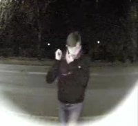 Uszkodził biletomat na Piastowskiej. Kto widział tego mężczyznę? ZDJĘCIA