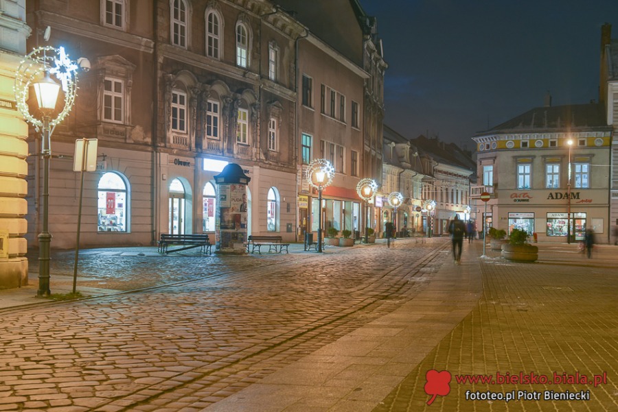 Miasto pięknieje po zmierzchu. Magia świątecznych iluminacji