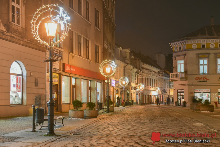 Miasto pięknieje po zmierzchu. Magia świątecznych iluminacji
