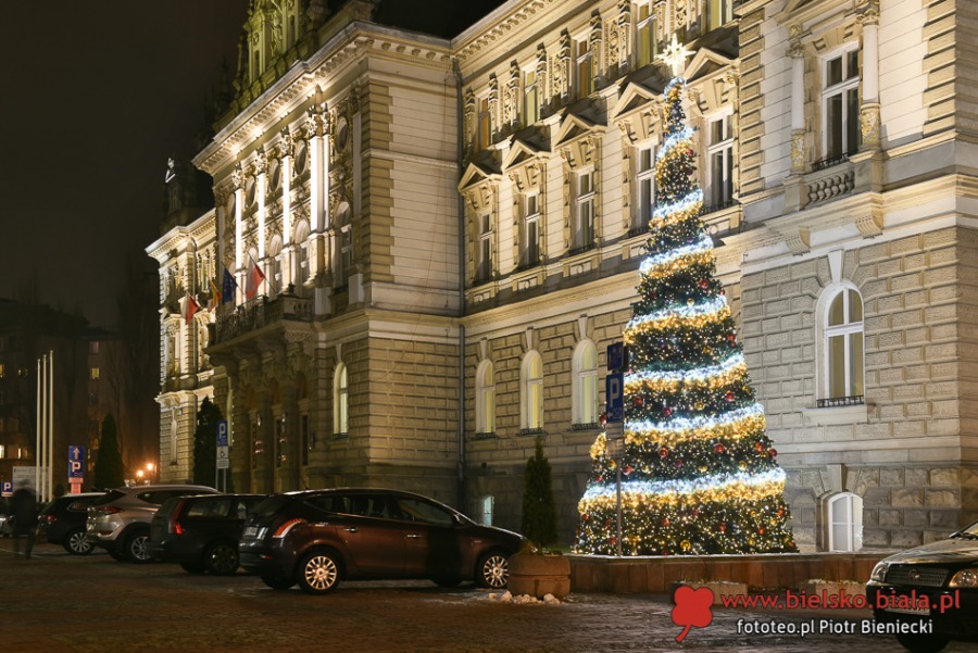 Miasto pięknieje po zmierzchu. Magia świątecznych iluminacji