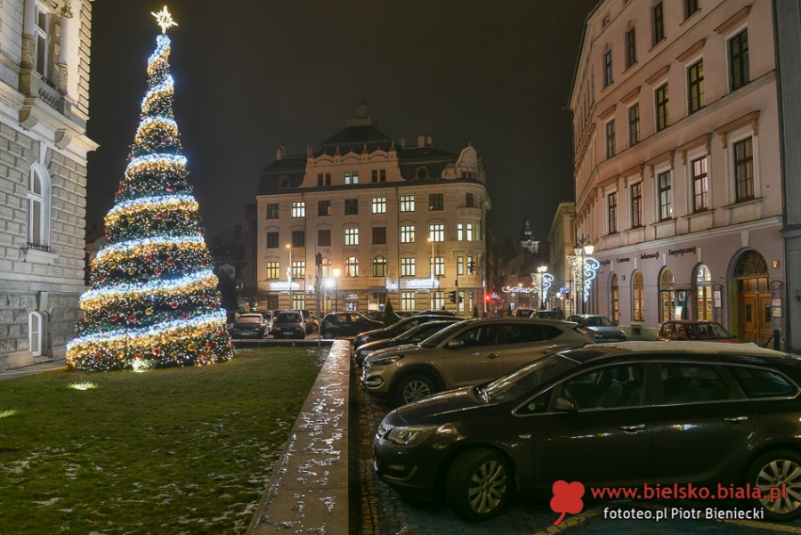 Miasto pięknieje po zmierzchu. Magia świątecznych iluminacji