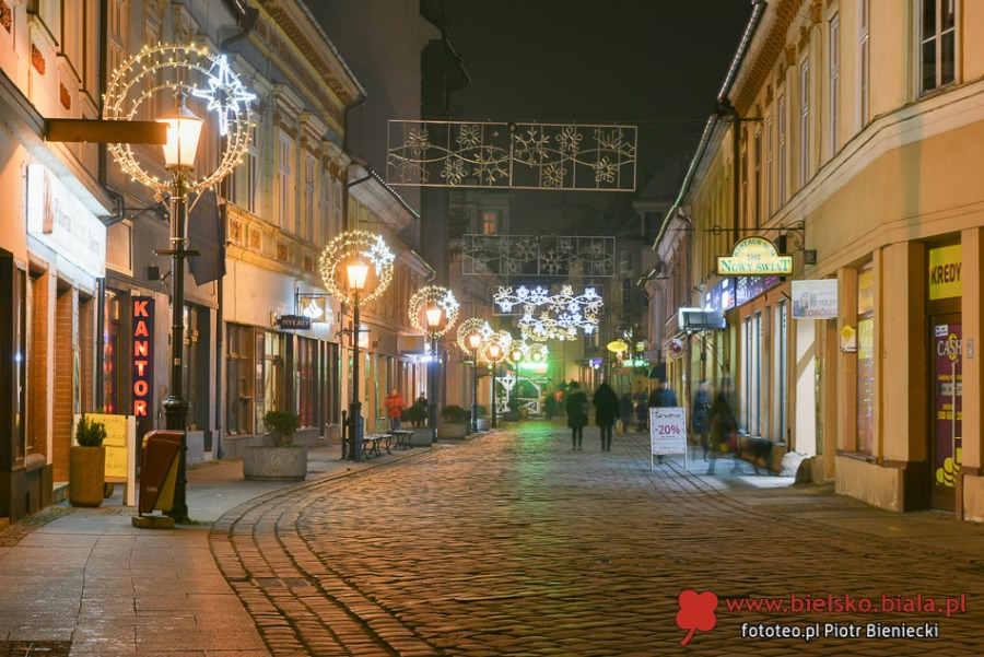 Miasto pięknieje po zmierzchu. Magia świątecznych iluminacji