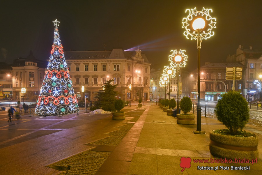 Miasto pięknieje po zmierzchu. Magia świątecznych iluminacji