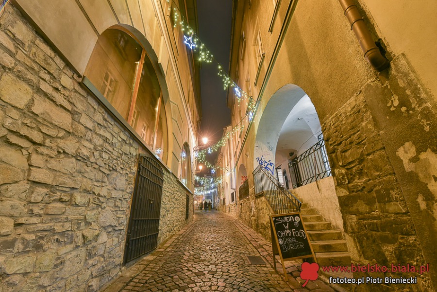 Miasto pięknieje po zmierzchu. Magia świątecznych iluminacji