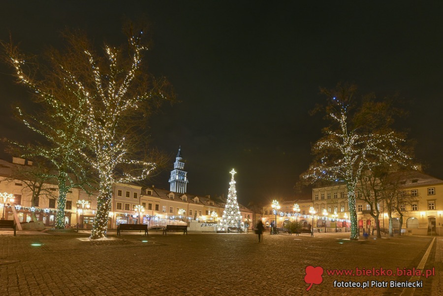 Miasto pięknieje po zmierzchu. Magia świątecznych iluminacji