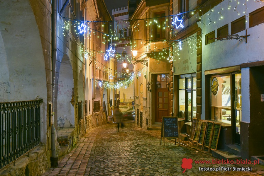 Miasto pięknieje po zmierzchu. Magia świątecznych iluminacji