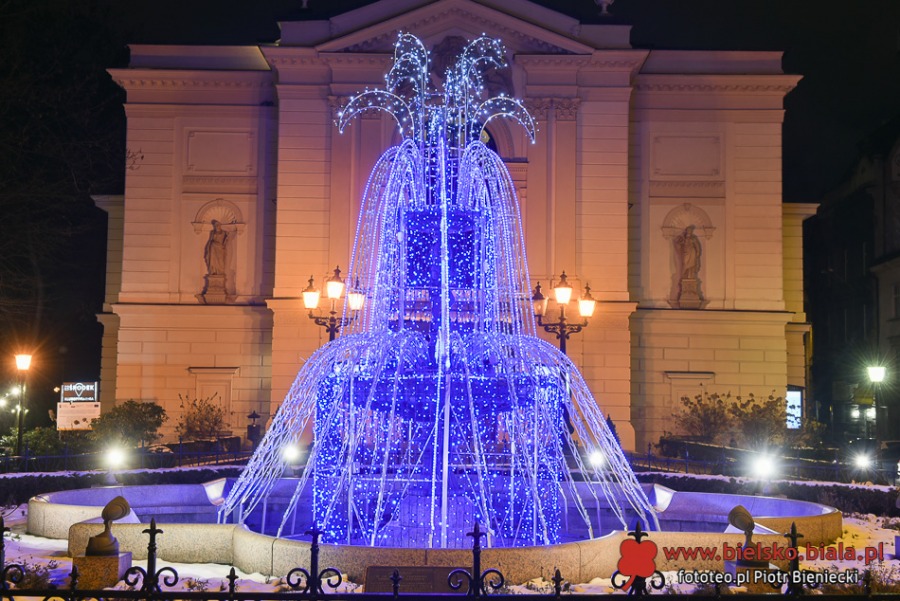Miasto pięknieje po zmierzchu. Magia świątecznych iluminacji