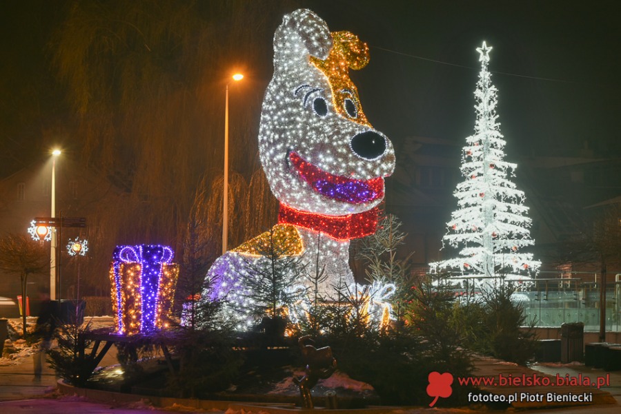 Miasto pięknieje po zmierzchu. Magia świątecznych iluminacji