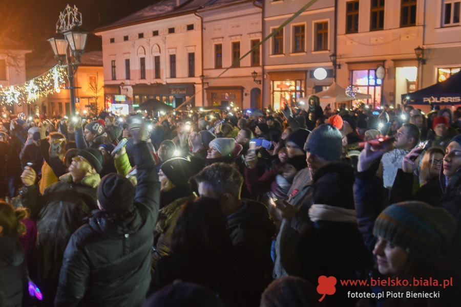 Tak grała WOŚP w Bielsku-Białej. Pokaz świateł na Rynku - ZDJĘCIA