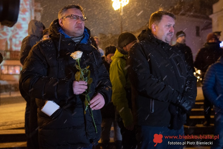 Bielszczanie przeciwko przemocy. Wiec milczenia na placu Chrobrego - foto