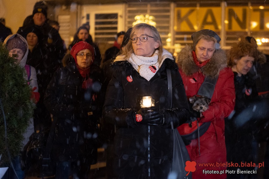 Bielszczanie przeciwko przemocy. Wiec milczenia na placu Chrobrego - foto