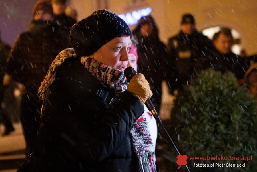 Bielszczanie przeciwko przemocy. Wiec milczenia na placu Chrobrego - foto