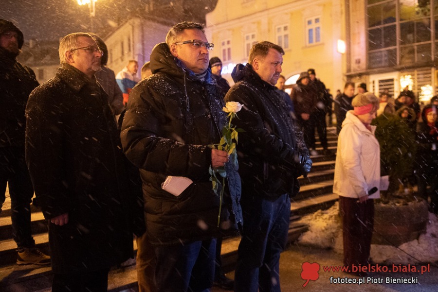 Bielszczanie przeciwko przemocy. Wiec milczenia na placu Chrobrego - foto