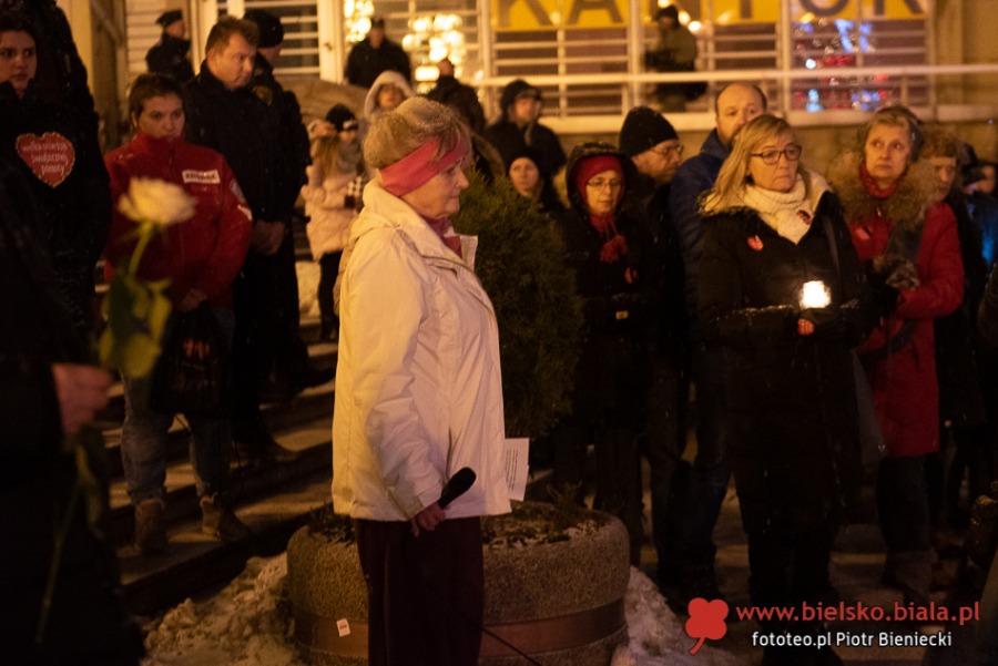 Bielszczanie przeciwko przemocy. Wiec milczenia na placu Chrobrego - foto