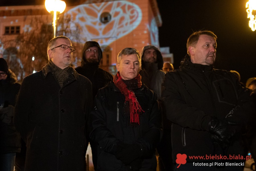 Bielszczanie przeciwko przemocy. Wiec milczenia na placu Chrobrego - foto