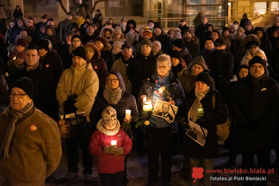 Bielszczanie przeciwko przemocy. Wiec milczenia na placu Chrobrego - foto