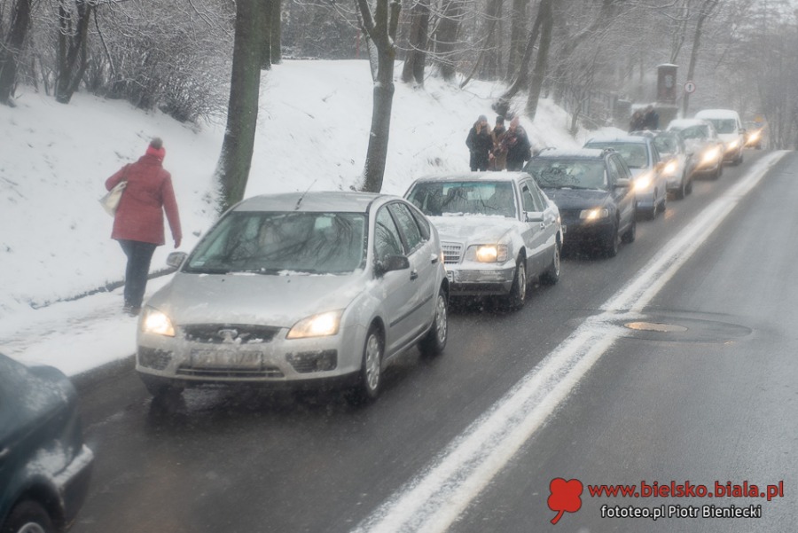 Śnieżyca na bielskich ulicach. Reporter na pługosolarce ZDJĘCIA