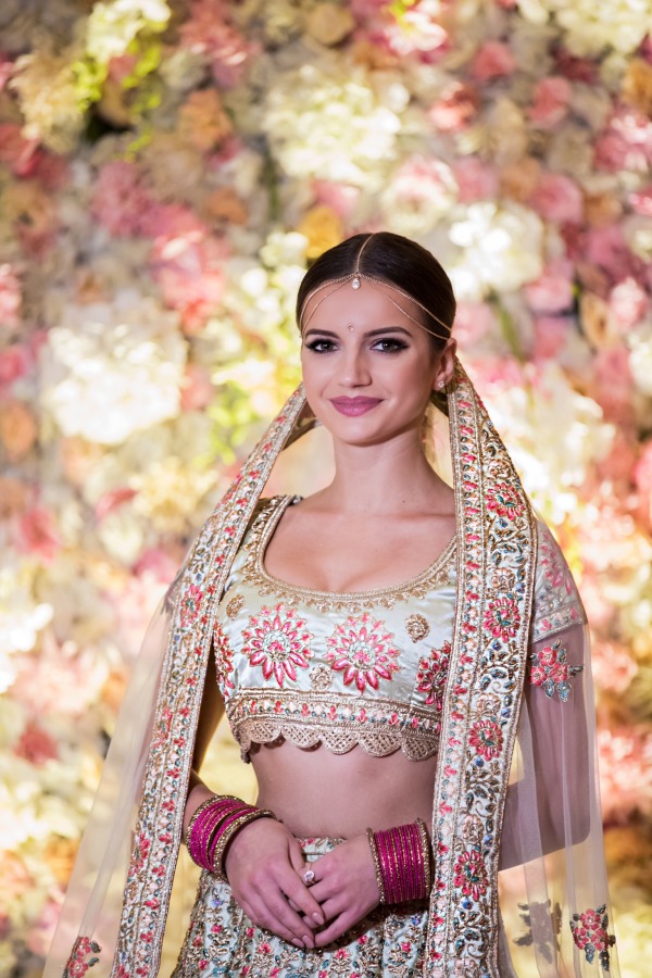 Utalentowana bielszczanka zaśpiewała na weselu w Indiach - ZDJĘCIA
