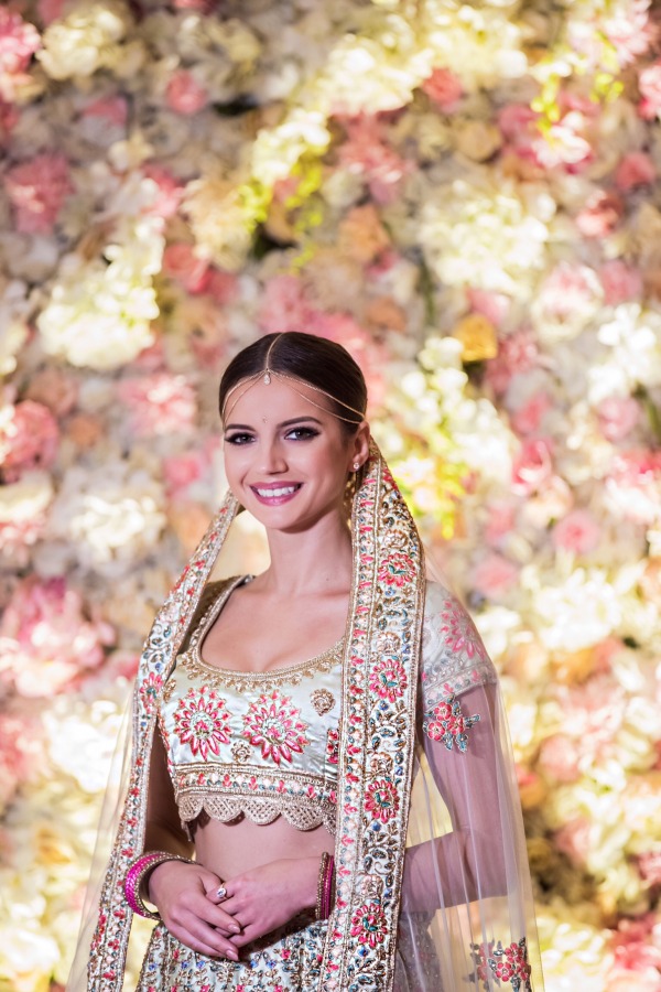 Utalentowana bielszczanka zaśpiewała na weselu w Indiach - ZDJĘCIA