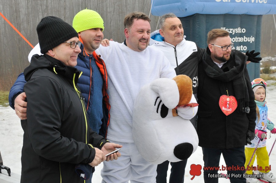 Prezydent w roli Reksia na Dębowcu. Język zasłaniał mu widok ZDJĘCIA