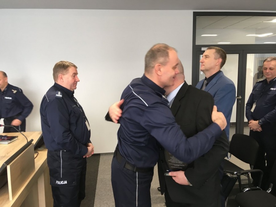 Doświadczeni policjanci żegnają się z mundurem - foto