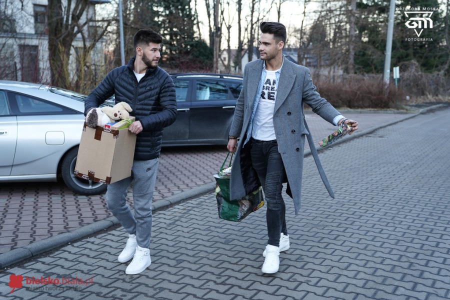 Samochód wypakowany prezentami. Dzieciaki były zachwycone! - foto