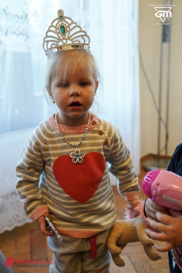 Samochód wypakowany prezentami. Dzieciaki były zachwycone! - foto