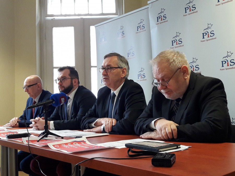 Piątka PiS także dla bielszczan. Posłowie chwalą rozszerzony program 500 plus - foto