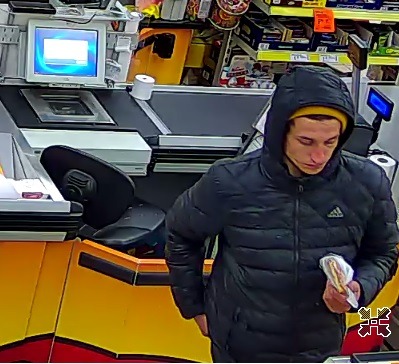 Zuchwała kradzież robota ze sklepu. Policja szuka sprawcy - foto
