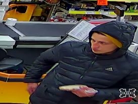 Zuchwała kradzież robota ze sklepu. Policja szuka sprawcy - foto
