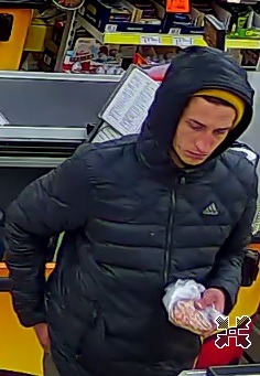 Zuchwała kradzież robota ze sklepu. Policja szuka sprawcy - foto