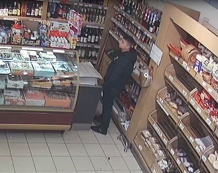 Ukradł butelkę whisky. Policja opublikowała zdjęcia z monitoringu - foto
