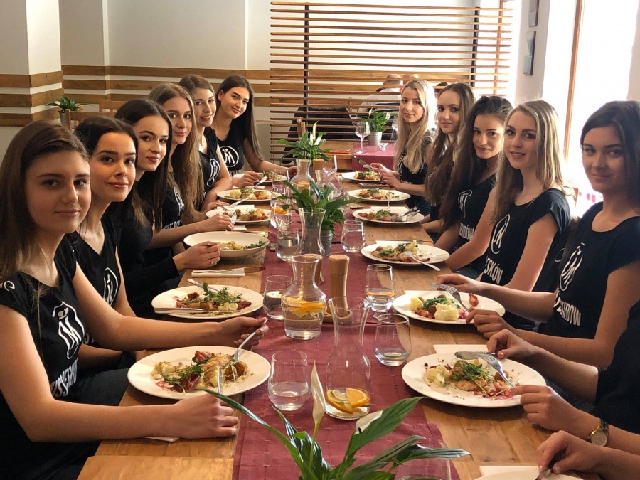 Kandydatki na Miss Beskidów w kostiumach kąpielowych - foto