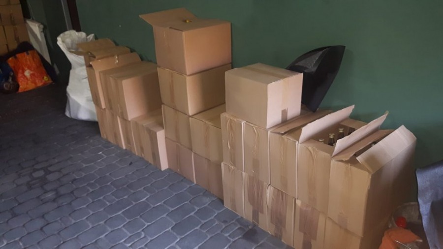 Nalot policji i celników na hurtownię nielegalnego alkoholu - foto