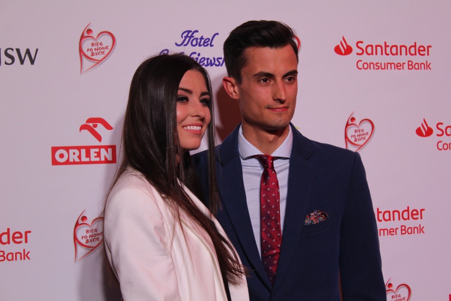 Znani sportowcy i artyści. Gwiazdy uśmiechają się ze ścianki ZDJĘCIA