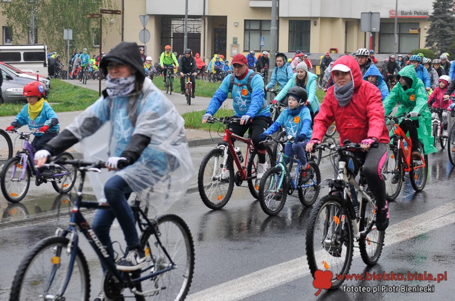 Bielski Rajd Rowerowy w strugach deszczu. Prezydent daje radę - FOTO