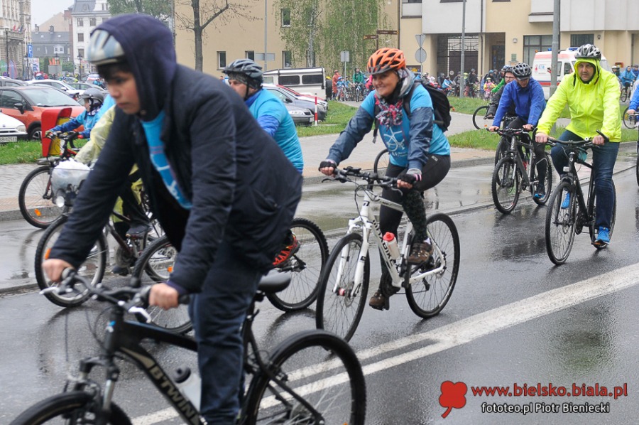 Bielski Rajd Rowerowy w strugach deszczu. Prezydent daje radę - FOTO