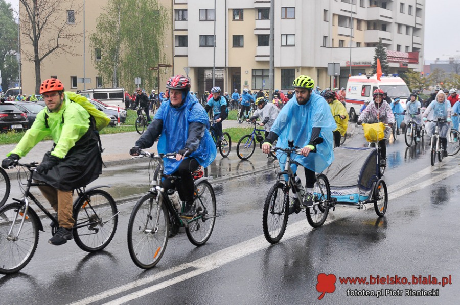 Bielski Rajd Rowerowy w strugach deszczu. Prezydent daje radę - FOTO
