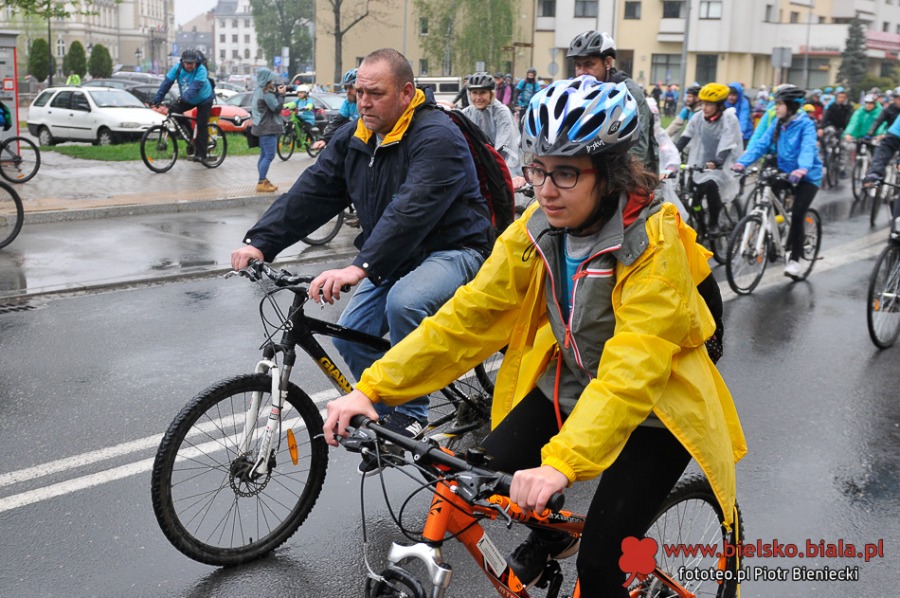 Bielski Rajd Rowerowy w strugach deszczu. Prezydent daje radę - FOTO