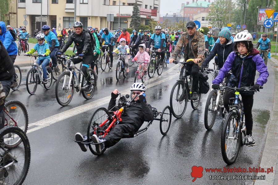 Bielski Rajd Rowerowy w strugach deszczu. Prezydent daje radę - FOTO