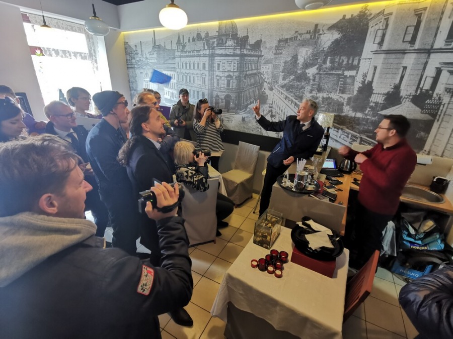 Robert Biedroń w Bielsku-Białej. Rozmowy z bielszczanami - foto