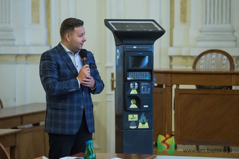 Rewolucja na parkingu. Płatności bilonem, kartą lub BLIK-iem