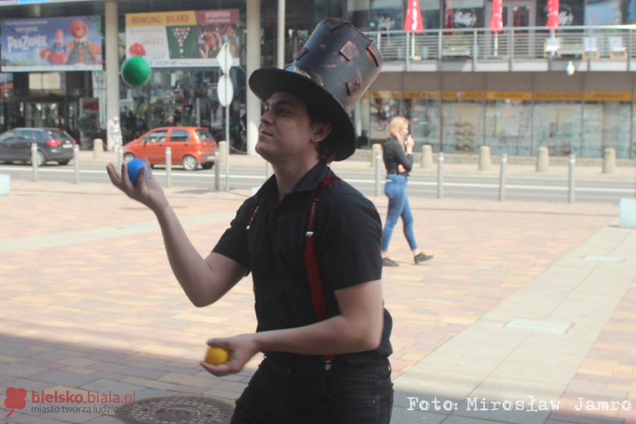 Czary-mary w Galerii Sfera. Gdzie zniknęła dama i król? - foto