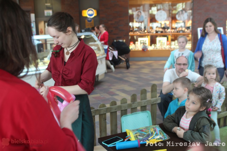 Czary-mary w Galerii Sfera. Gdzie zniknęła dama i król? - foto