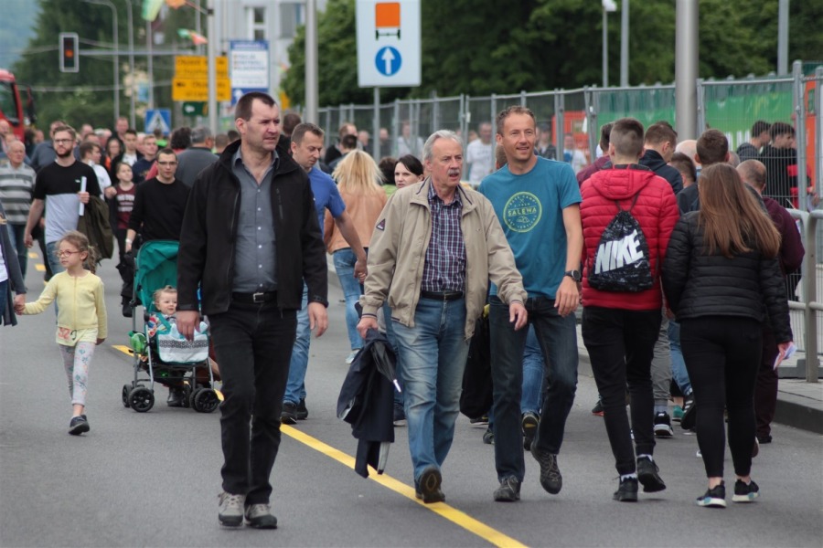 Piłkarski hit sparaliżował miasto. Gwiazdy futbolu na trybunach ZDJĘCIA