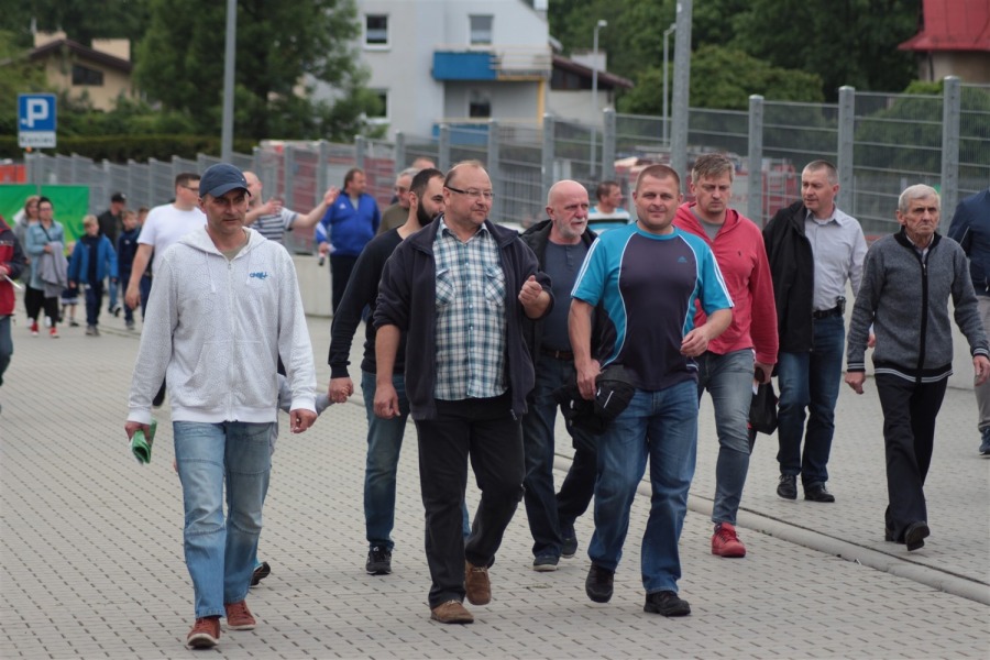 Piłkarski hit sparaliżował miasto. Gwiazdy futbolu na trybunach ZDJĘCIA