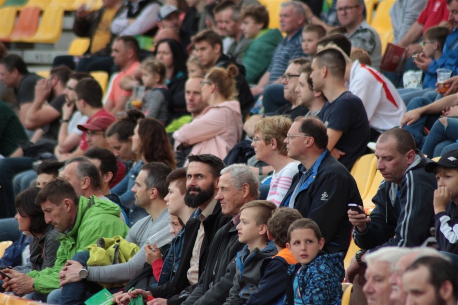 Piłkarski hit sparaliżował miasto. Gwiazdy futbolu na trybunach ZDJĘCIA