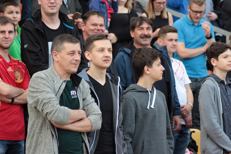 Piłkarski hit sparaliżował miasto. Gwiazdy futbolu na trybunach ZDJĘCIA